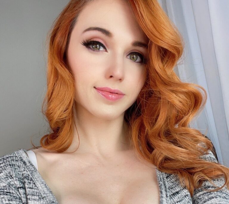 Discover Amouranth: Bio/Wiki & Career Achievements