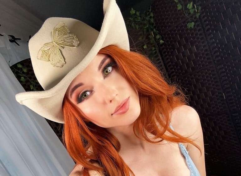 Discover Amouranth: Bio/Wiki & Career Achievements